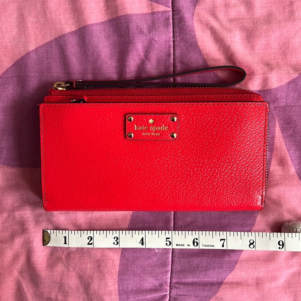 Kate Spade wristlet wallet